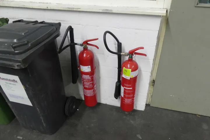 2x Minimax Feuerlöscher